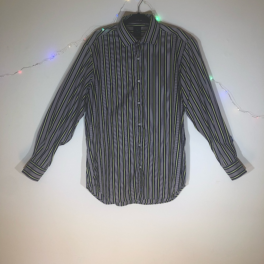 Taylor Byrd button down dress shirt. XL  are an impact with his gorgeous piece.